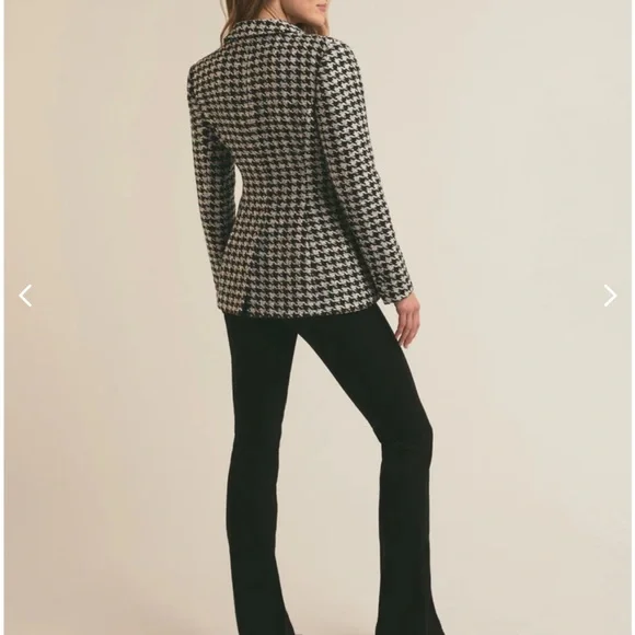 Favorite Daughter Black and White Houndstooth Blazer - Picture 2 of 4